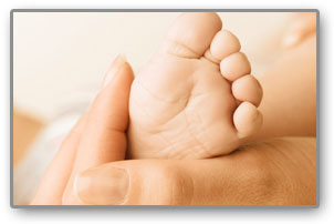 Baby foot being touched during an infant massage session with Melbourne instructor Lauren Fink 